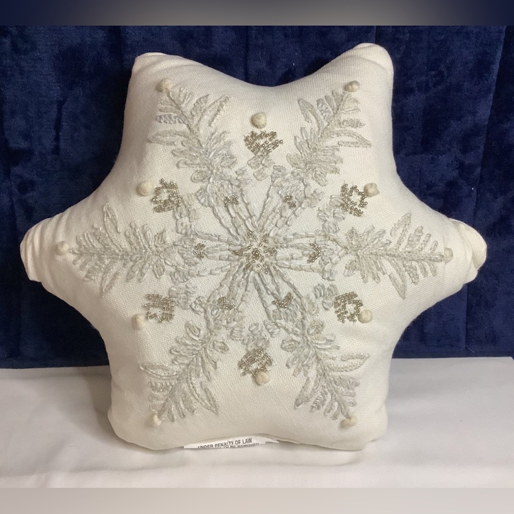 Threshold deluxe star pillows pack of 2, brand new in box.
